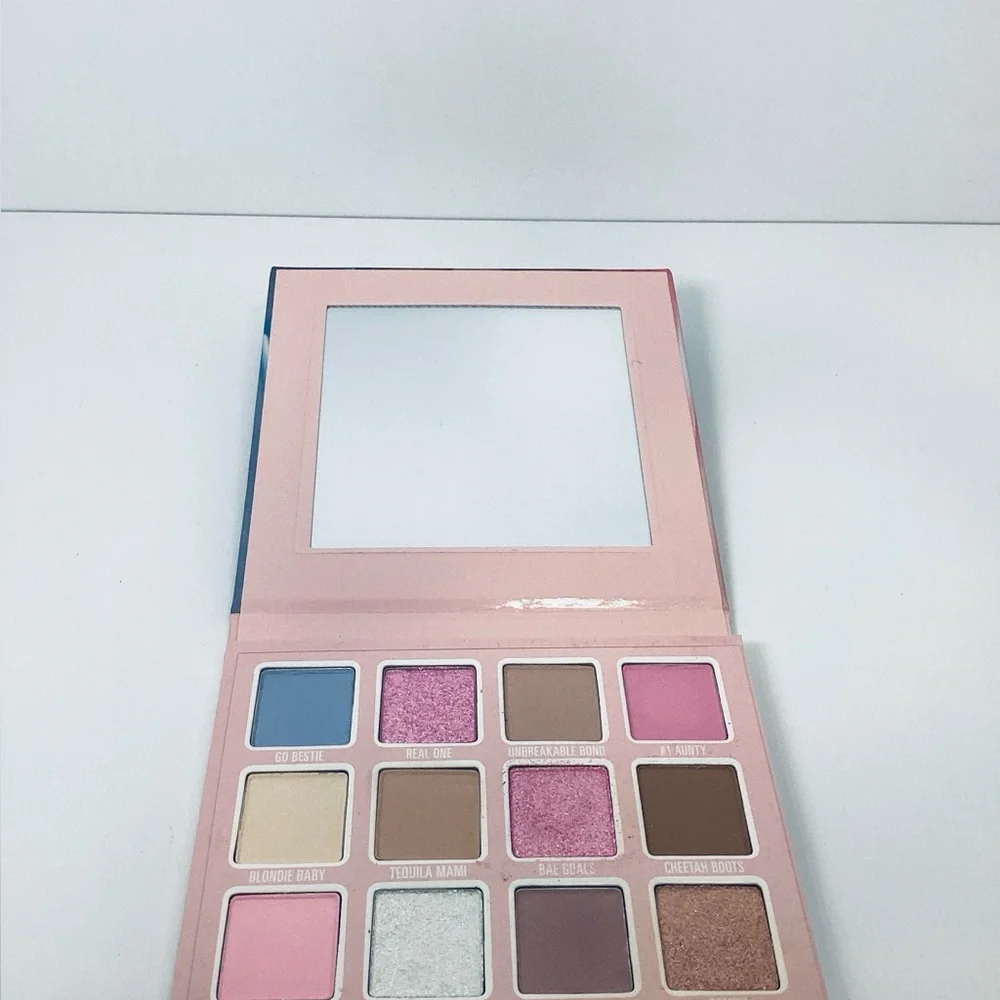 🦄 Kylie Jenner Eyeshadow Makeup Palette - Picture 6 of 8